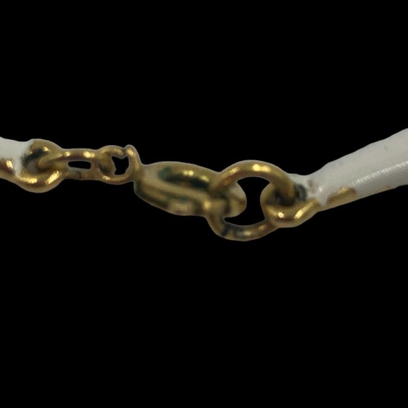 Vintage Crown Trifari White Enamel Bar Link Necklace with Tear Drop Pendant - Picture 4 of 11